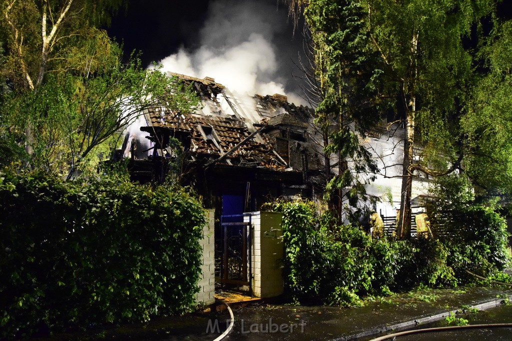 Grossfeuer Einfamilienhaus Siegburg Muehlengrabenstr P0274.JPG - Miklos Laubert